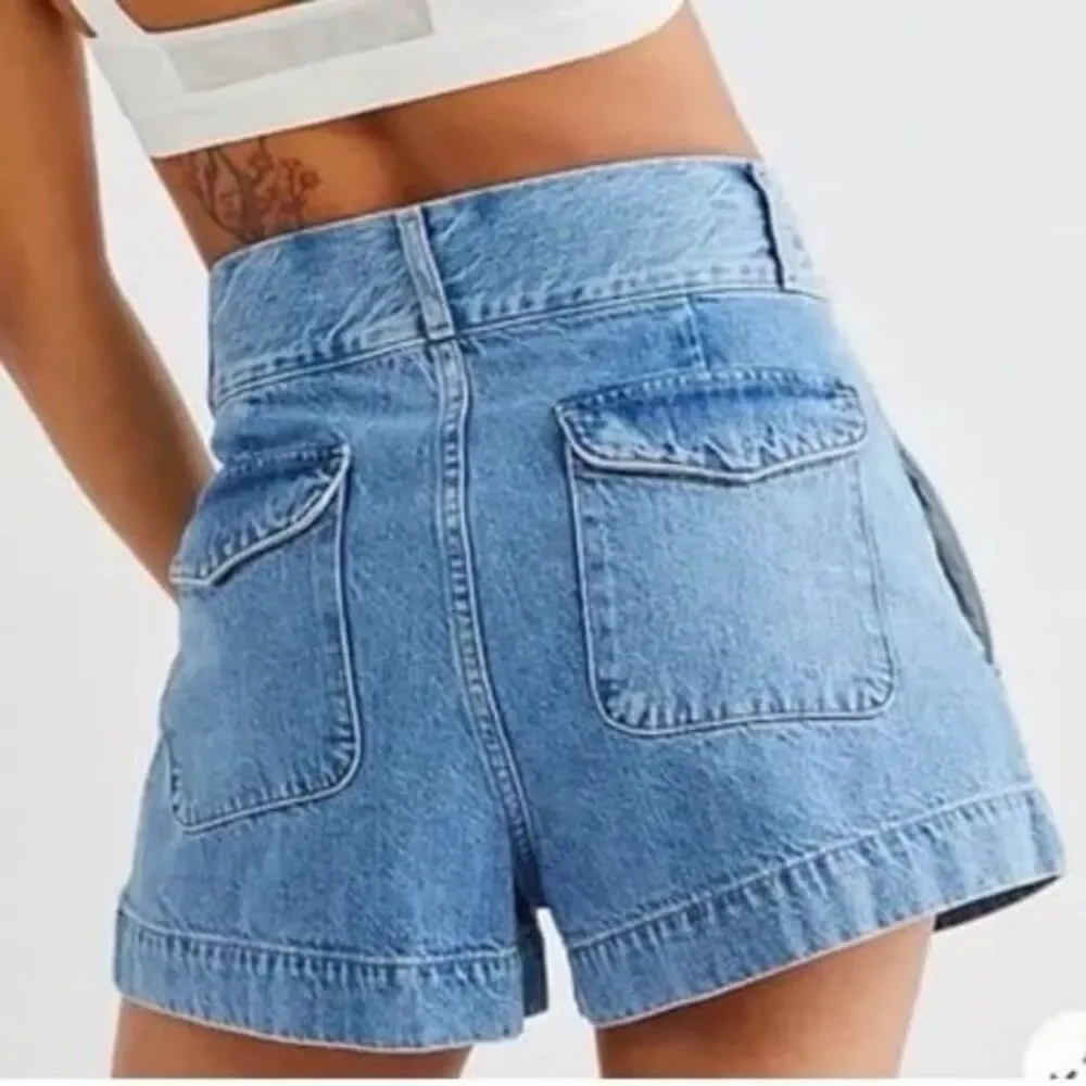 Edwin x Anthropologie Isla Pleated Denim Jean Shorts - Crush Wash - Size 33 NWT